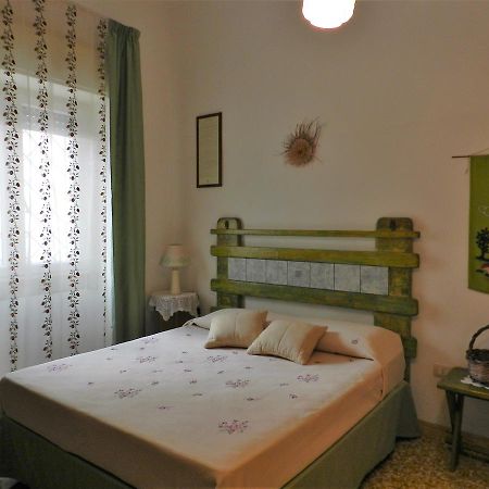 Casa Corte Con Terrazza Taviano  Buitenkant foto