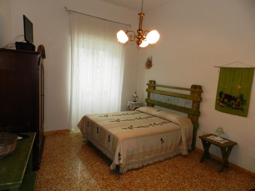 Casa Corte Con Terrazza Taviano  Buitenkant foto