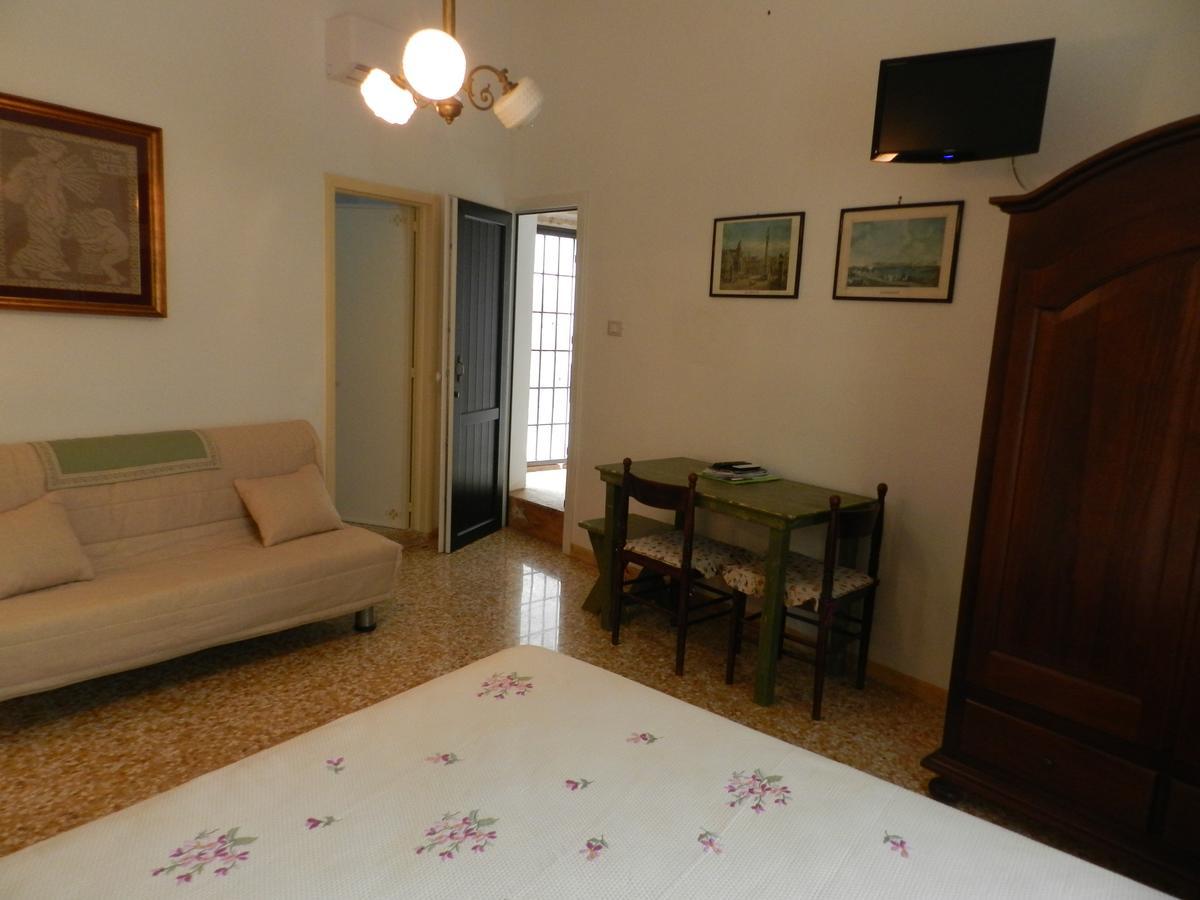 Casa Corte Con Terrazza Taviano  Buitenkant foto