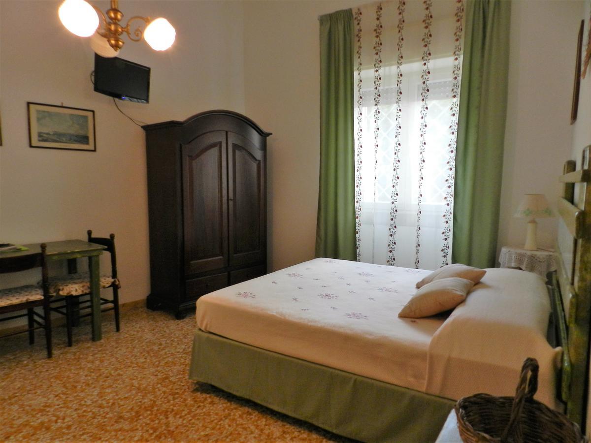 Casa Corte Con Terrazza Taviano  Buitenkant foto
