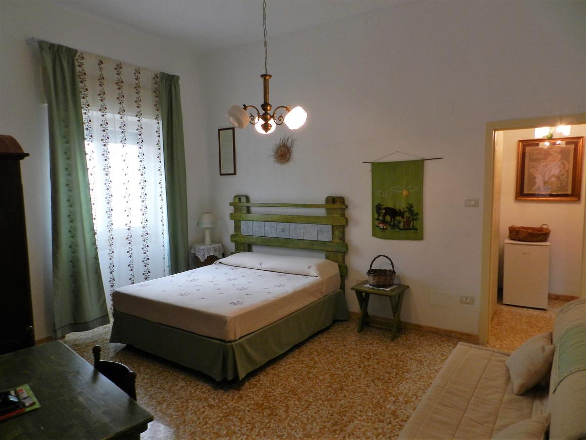 Casa Corte Con Terrazza Taviano  Buitenkant foto